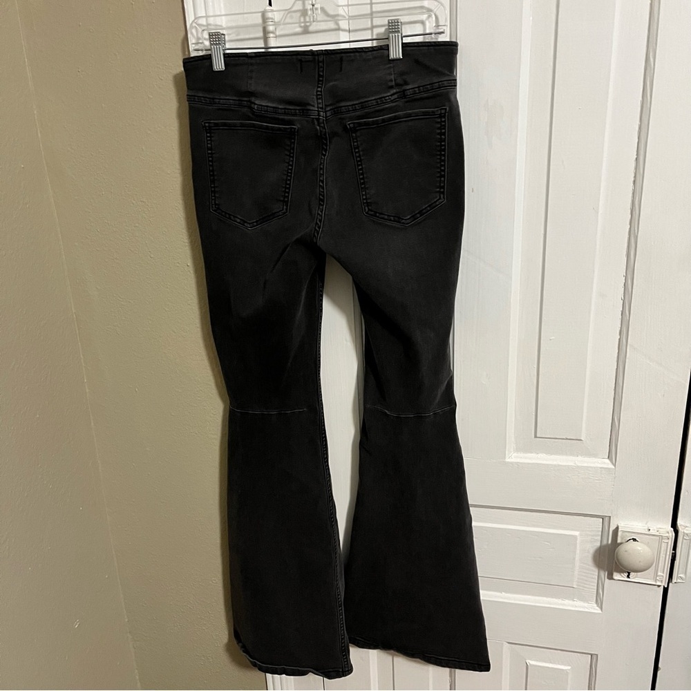 We The Free People Penny Pull On Flare Jeans Washed Black Size 29 Hippie 70s K - Picture 6 of 10